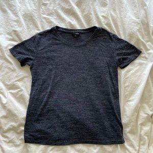 Wilfred Free / aritzia T shirt